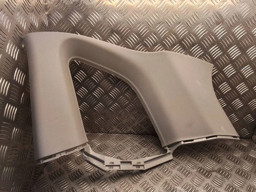 (D)pillar trim (top) 7625154P0