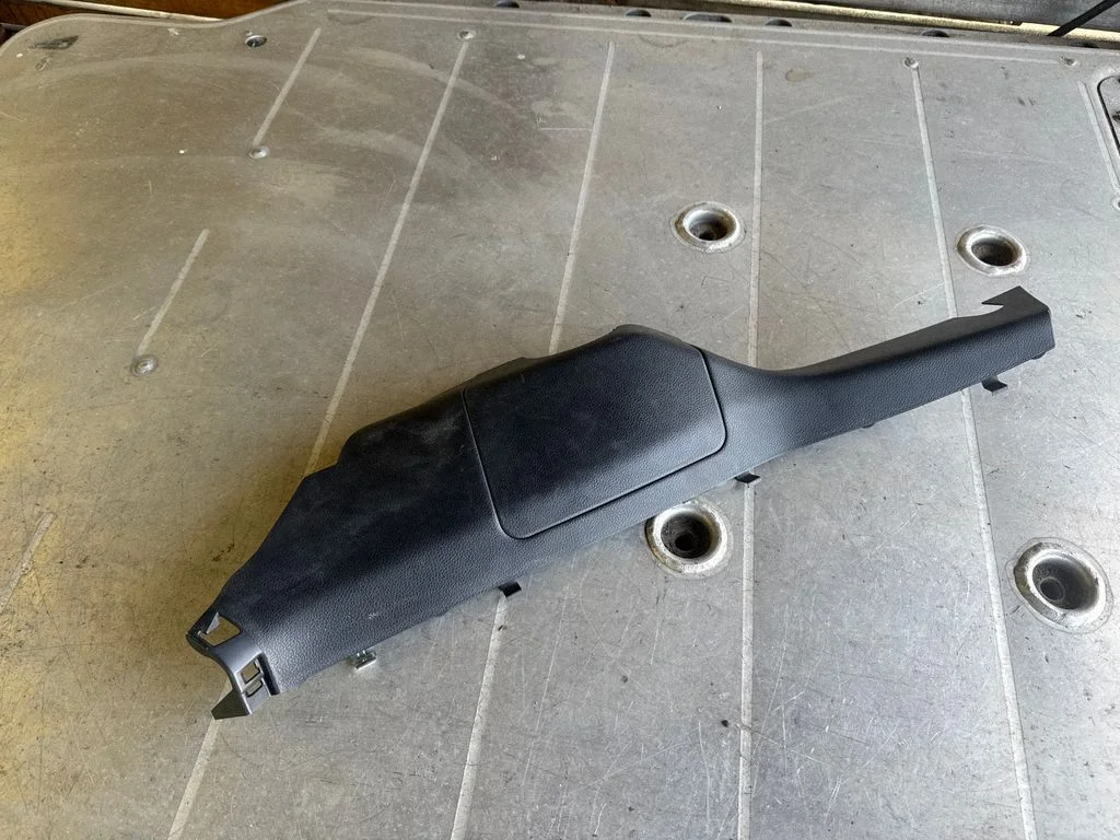 Rear seat side bottom trim – Nissan Qashqai (2014-2016)