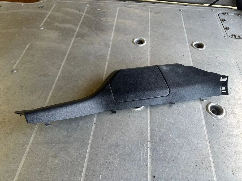 Rear seat side bottom trim – Nissan Qashqai (2014-2016)