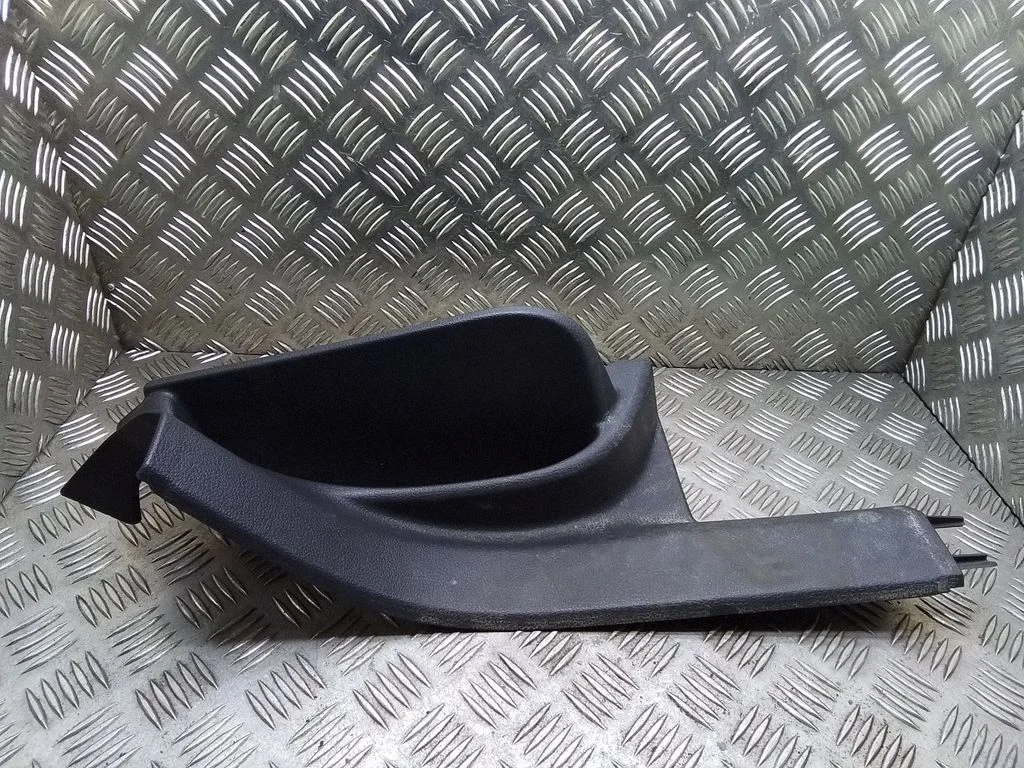Rear seat side bottom trim – Volkswagen Tiguan (2007-2016)