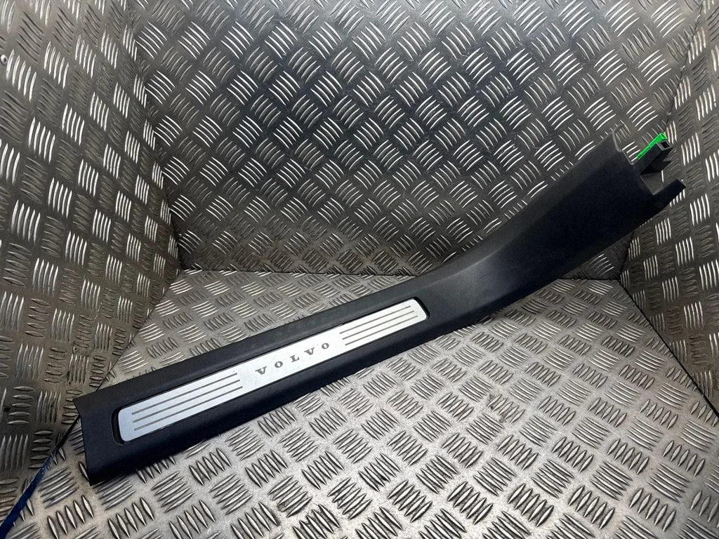 Priekšējā sliekšņa apdare (iekšējā) – Volvo XC90 (2014-)