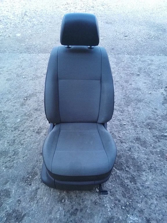 Front passenger seat – Volkswagen Caddy (2011-2016)