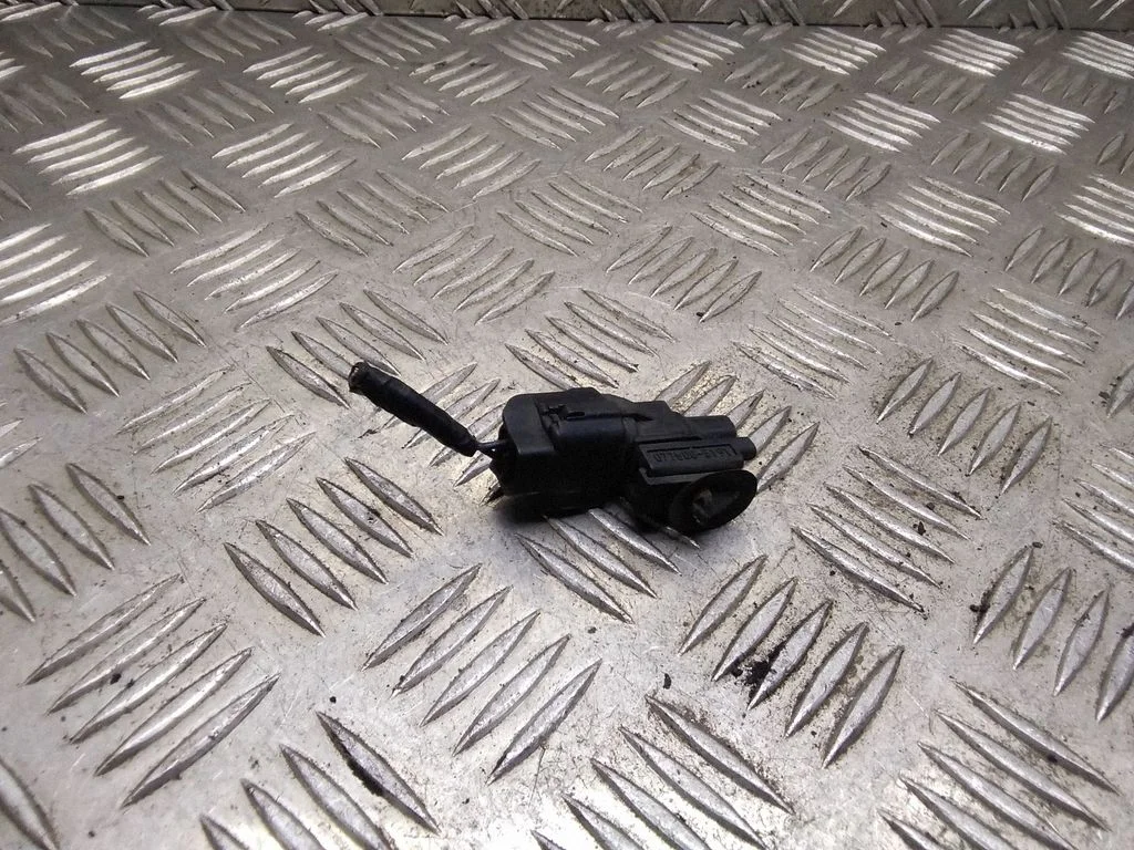 Outside/external air temperature sensor – Toyota Avensis T250 (2003-2006)