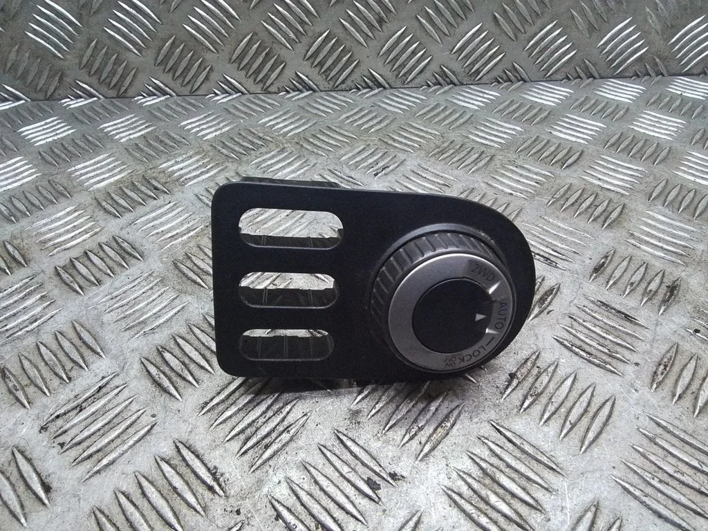 Diferentsiaali lukustuse lüliti – Nissan Qashqai+2 (2008-2010)