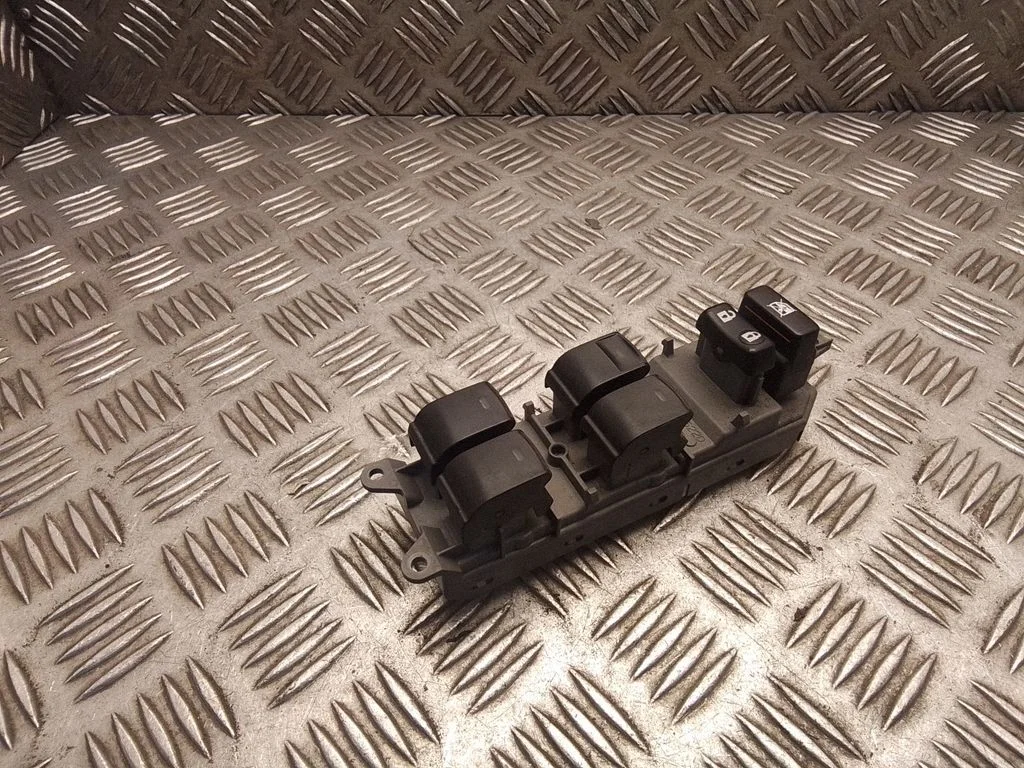 Electric window control switch – Toyota Auris E180 (2012-2018)