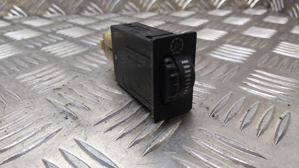 Paneļa apgaismojuma regulēšanas slēdzis – Toyota Prius (XW10) (1997-2003)