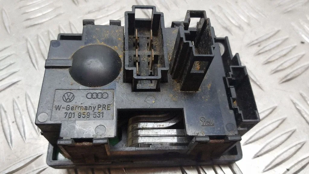 Interior fan control switch – Volkswagen Transporter - Caravelle T4 (1991-2003)