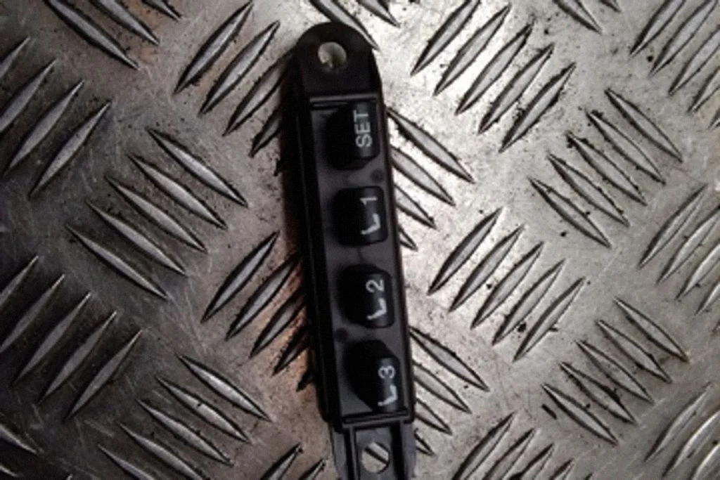 Seat memory switch – Lexus GS 300 350 430 450H (2005-2012)