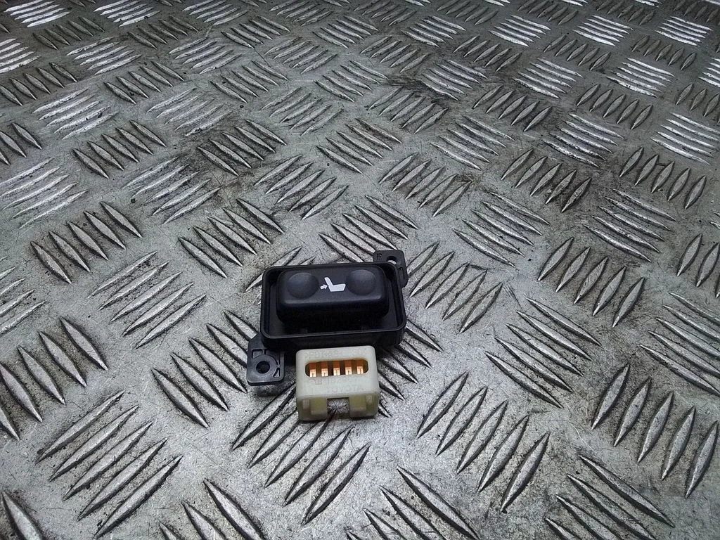 Seat control switch – Lexus IS 220D-250-350 (2006-2013)