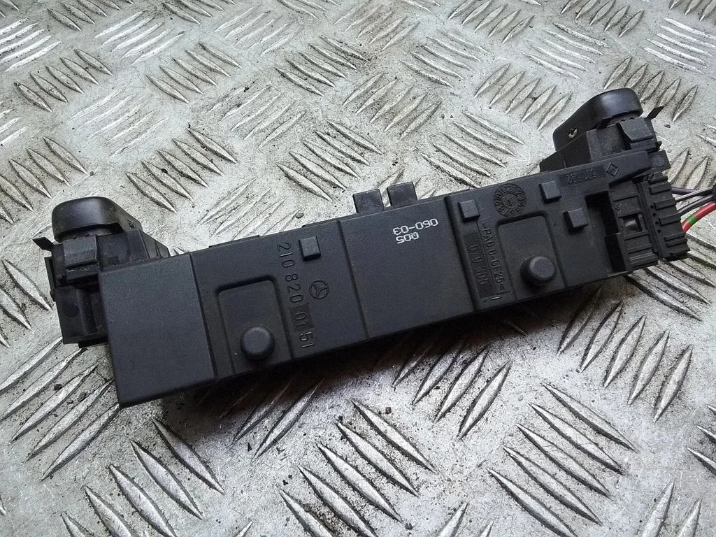 Seat heating switch – Mercedes-Benz E-Class W210 (1995-2002)