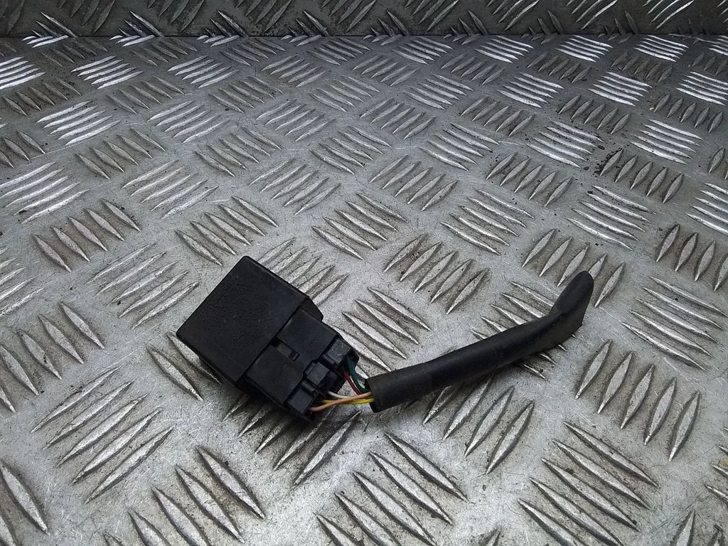 Cits relejs – Toyota Prius (XW30) (2009-2015)