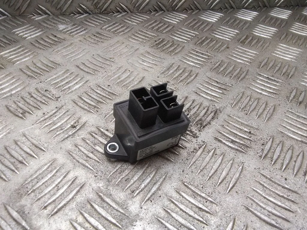 Cits relejs – Toyota Prius (XW20) (2003-2009)