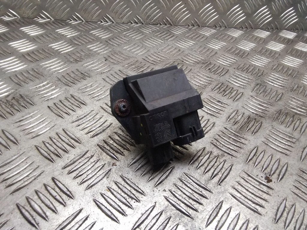 Dzesēšanas ventilatora relejs – Peugeot 207 CC (2007-2014)