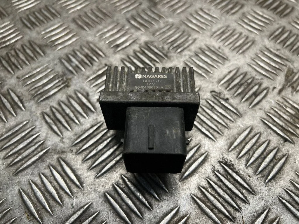 Kvēlsveču priekšuzsildes relejs 9640469680A