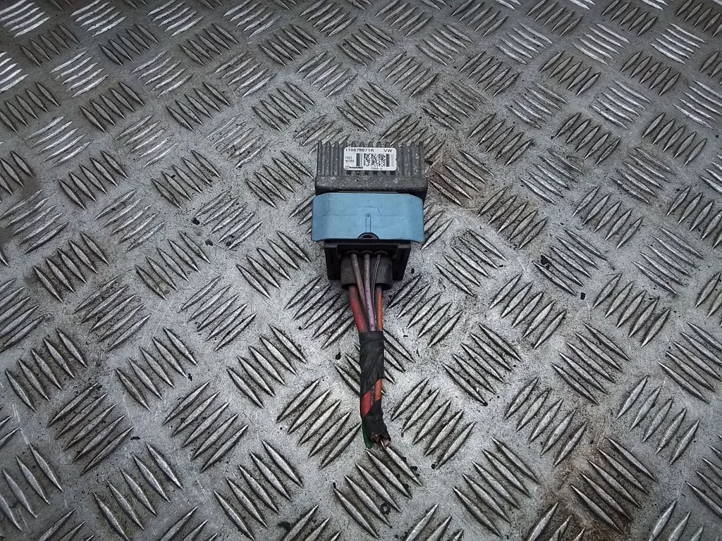 Kvēlsveču priekšuzsildes relejs 110678071R