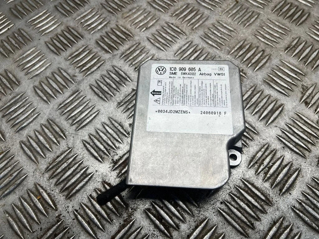 Turvapatjade juhtplokk 1C0909605A
