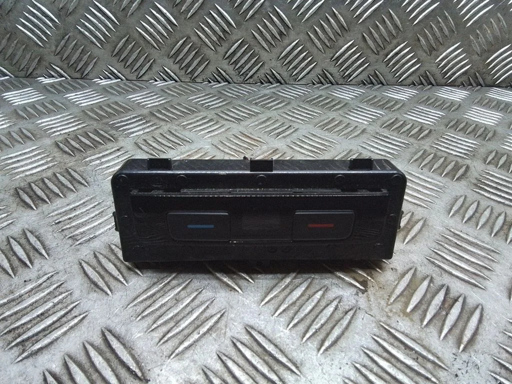 Kliimaseadme/kütte juhtplokk (salongis) – Volkswagen Passat CC (2008-2016)