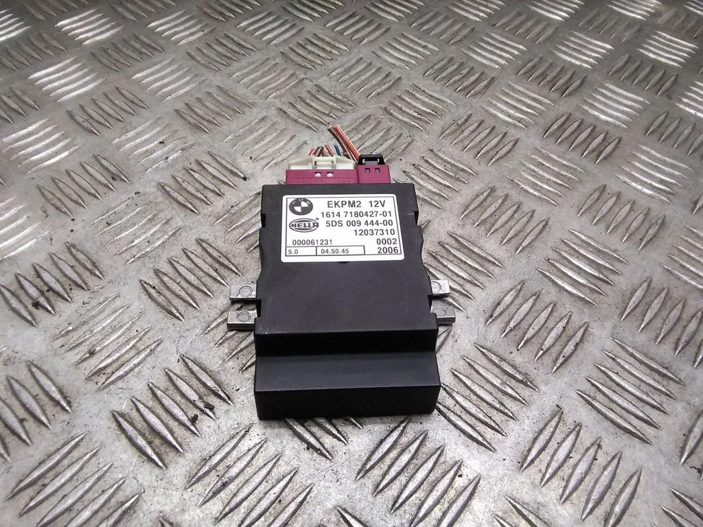 Degvielas sūkņa vadības bloks – BMW 5. sērija E60 E61 (2004-2010)