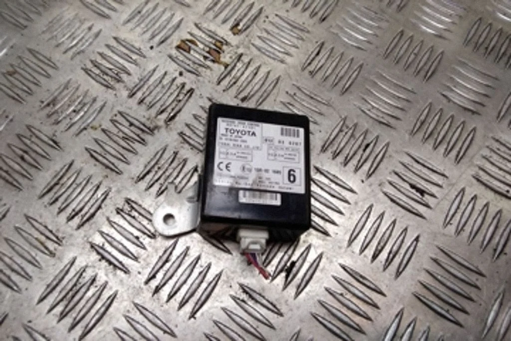 Centrālās slēgšanas vadības bloks – Toyota Prius (XW20) (2003-2009)
