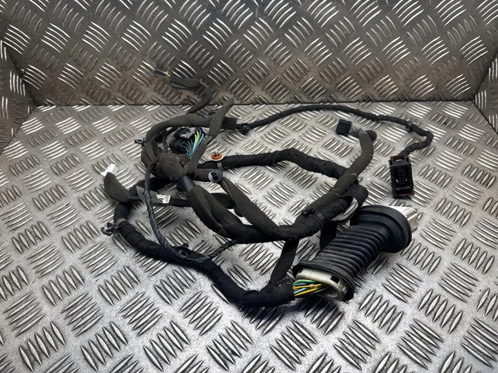 Priekšējo durvju vadu instalācija 715Q500