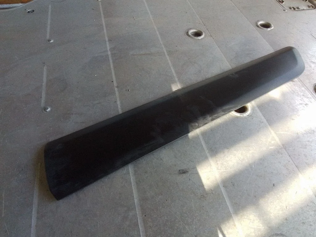 Rear door trim (molding) 9682859877