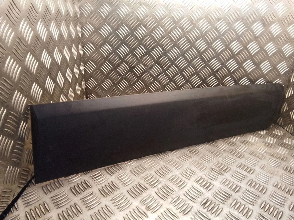 Rear door trim (molding) 9682860177