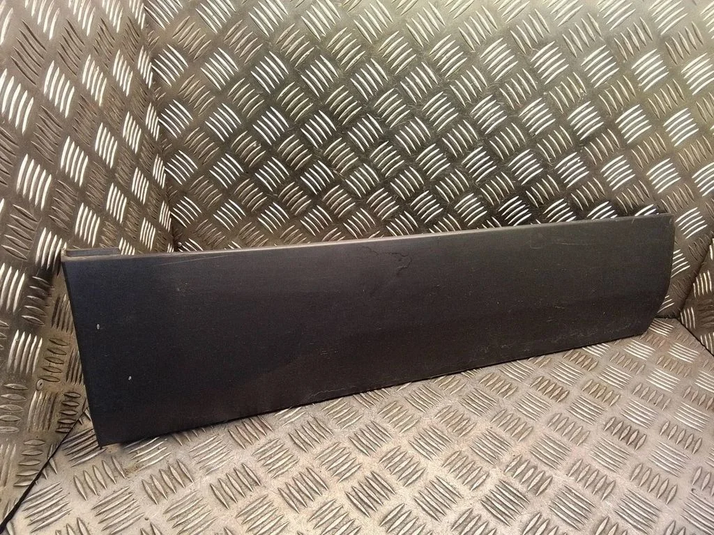 Tagaukse liist (mold) – Land Rover Discovery Sport (2014-)