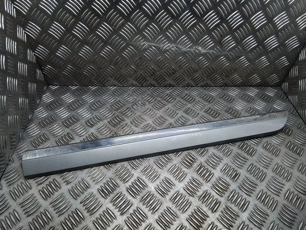 Aizmugurējo durvju apdare (molings) – Volkswagen Passat CC (2008-2016)