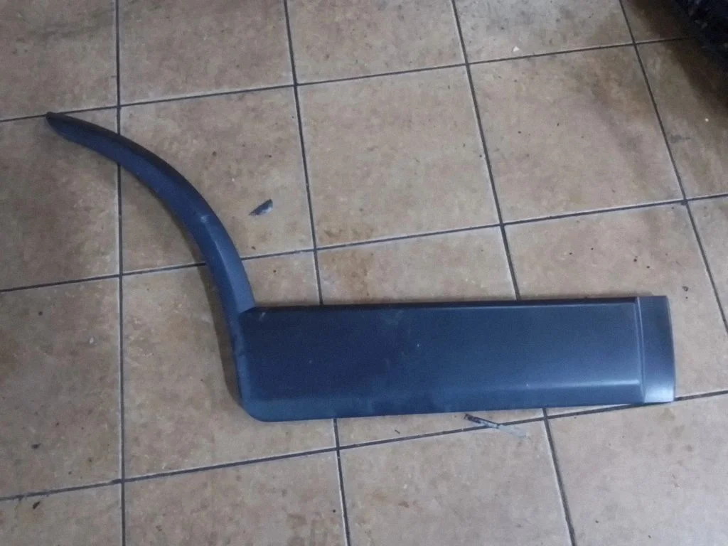 Rear door trim (molding)