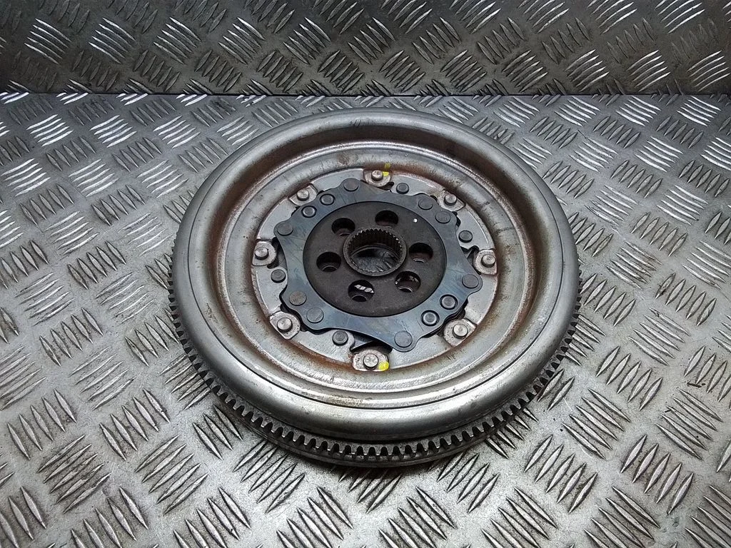 Dual mass flywheel – Volkswagen Passat CC (2008-2016)