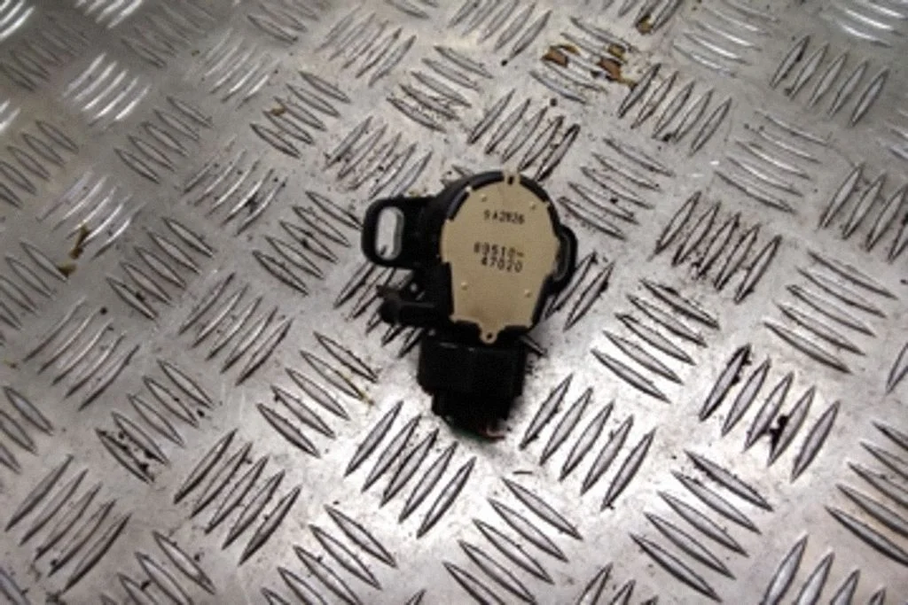 Accelerator pedal position sensor – Toyota Prius (XW20) (2003-2009)
