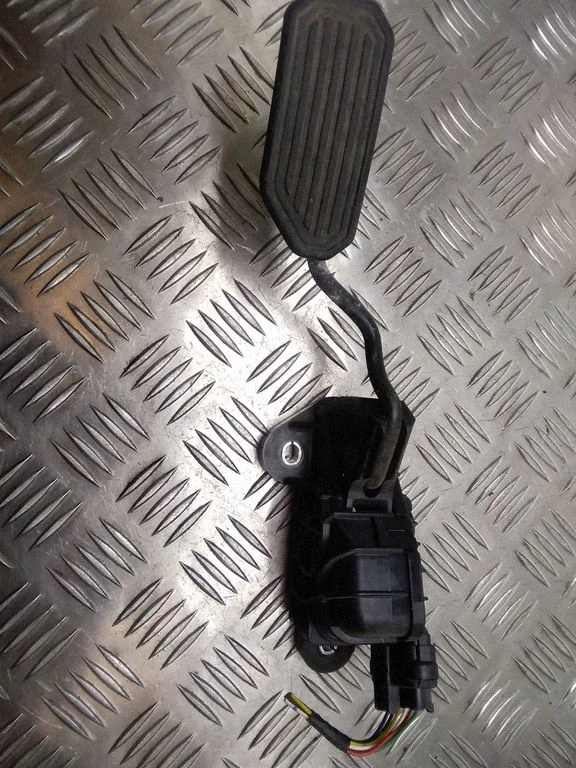 Accelerator pedal position sensor – Toyota Prius (XW20) (2003-2009)