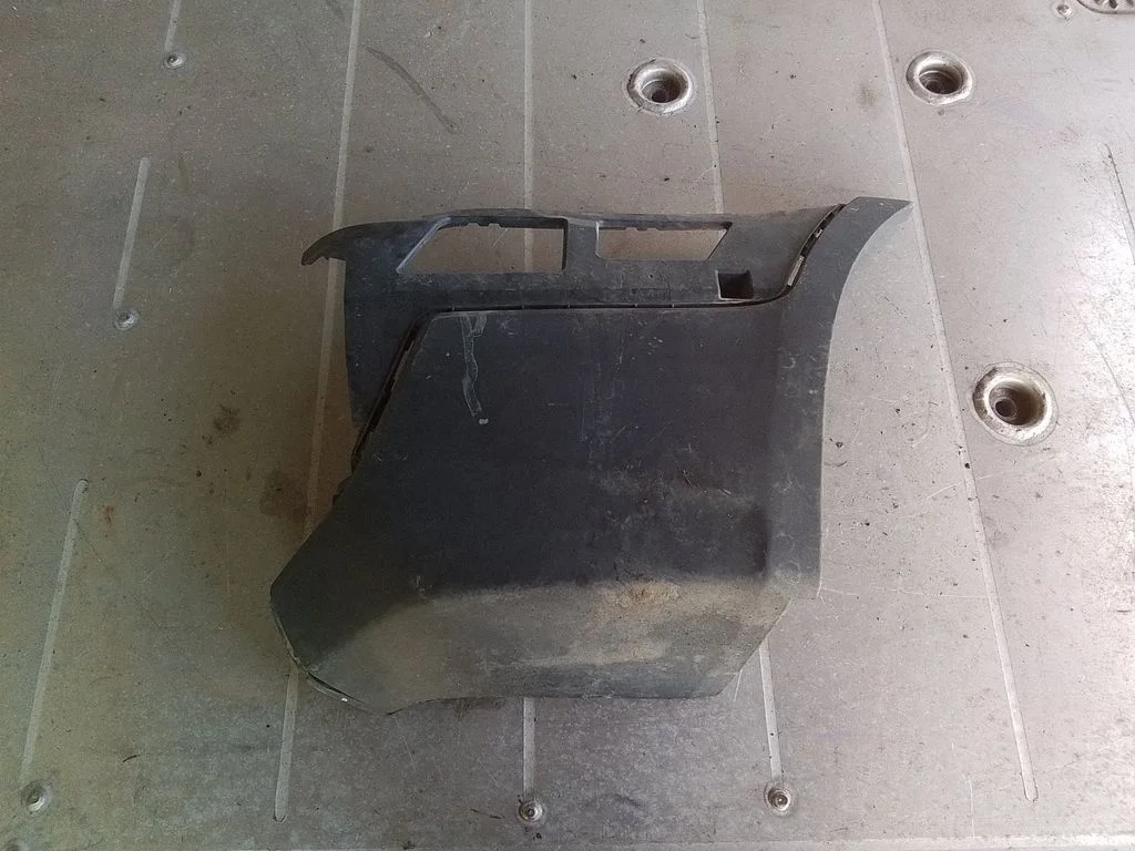 Tagumise kaitseraua nurgaosa – BMW X3 E83 (2003-2010)