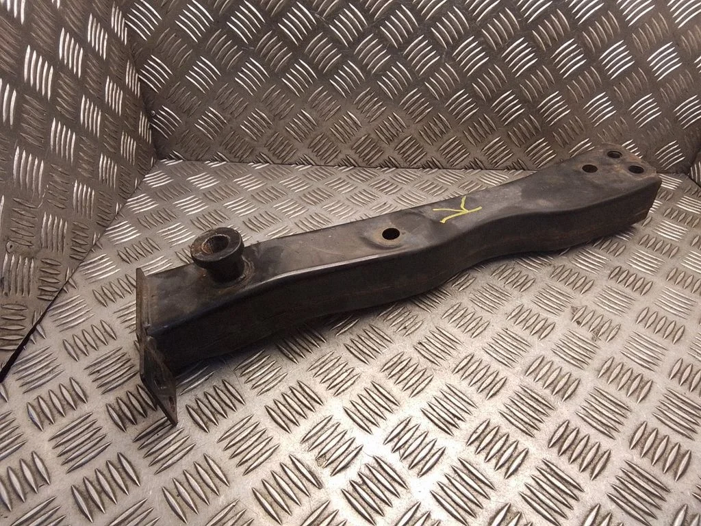 Wspornik pasa przedniego – Nissan Qashqai (2014-2016)