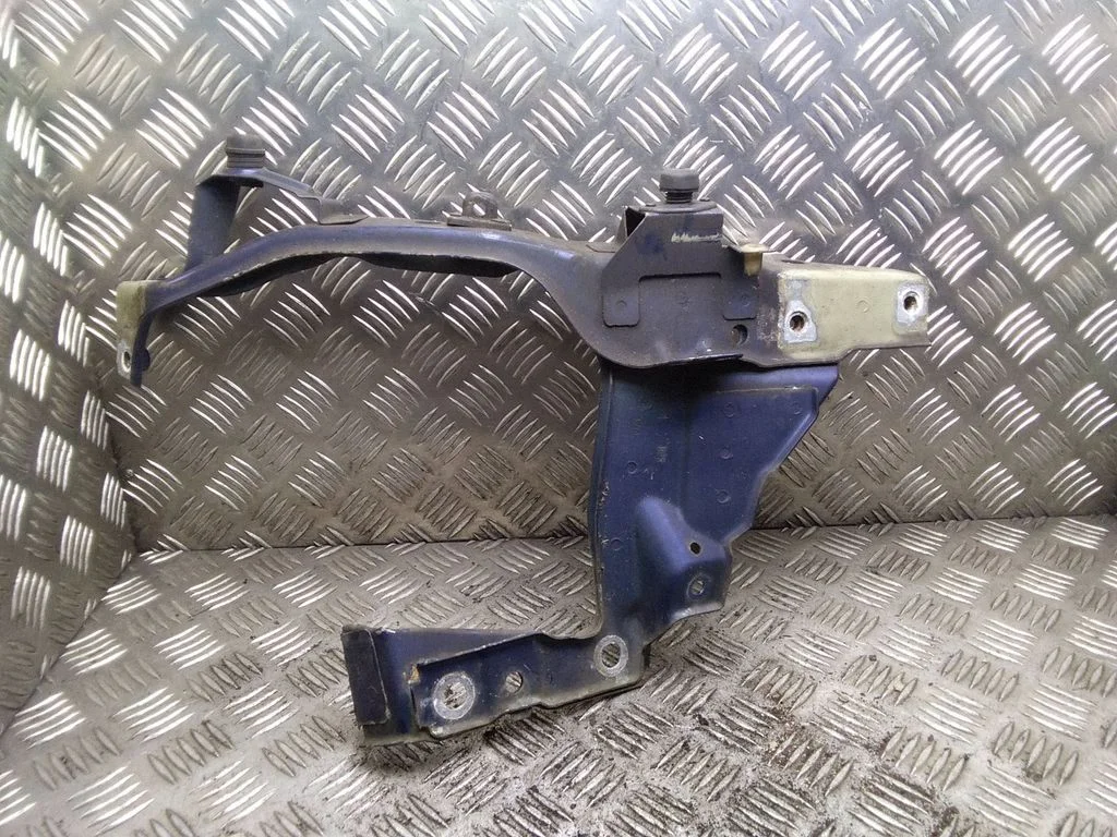 Radiatoru paneļa kronšteins – Opel Zafira B (2005-2014)