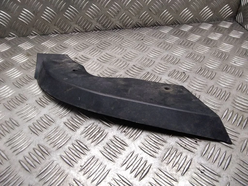 Under headlight/headlamp trim – Volkswagen Transporter - Caravelle T5 (2003-2015)