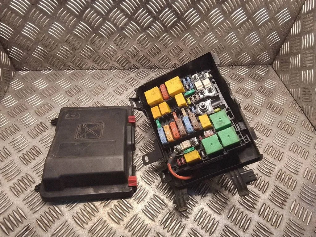 Fuse box set – Peugeot 308 (2013-2021)