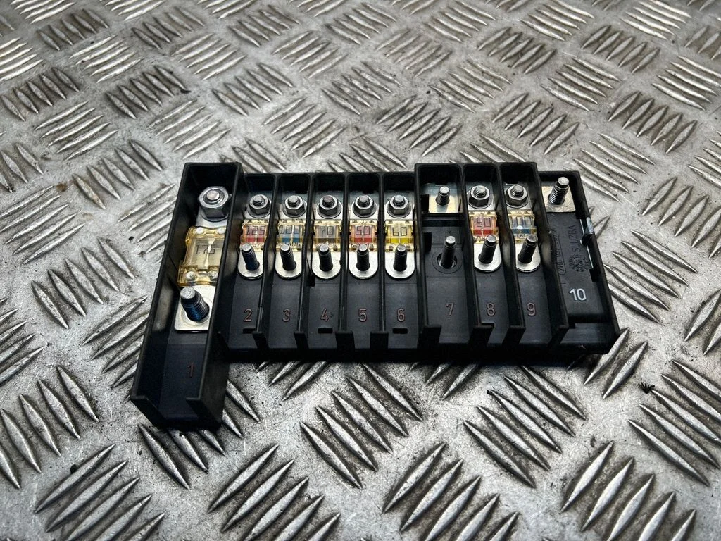 Fuse module – Volkswagen Transporter - Caravelle T5 (2003-2015)