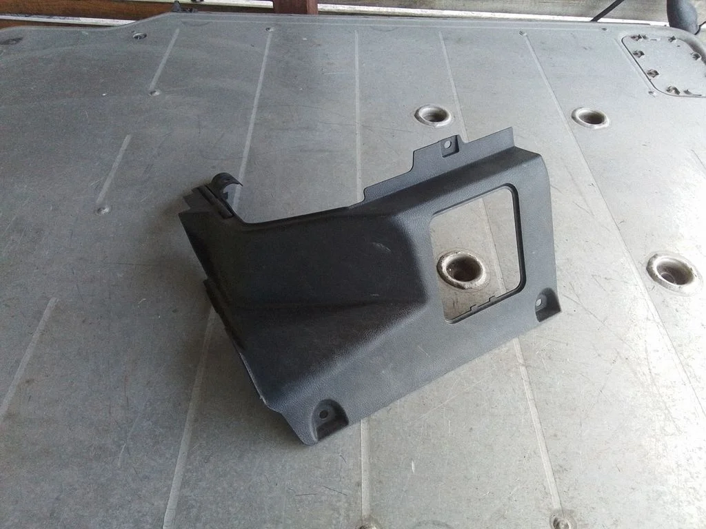 Cita salona detaļa – Toyota Auris E180 (2012-2018)