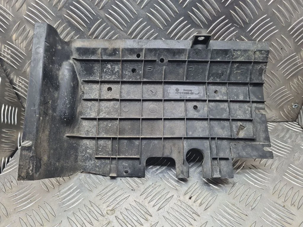 Battery tray heat shield 7D0915437