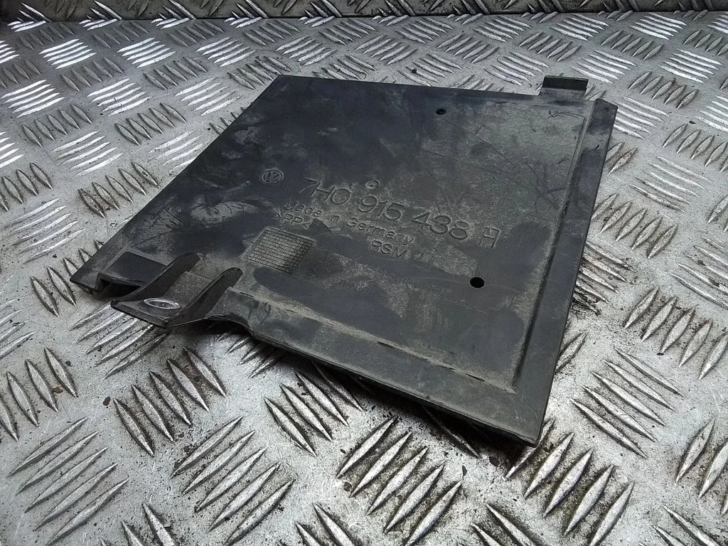 Battery tray heat shield – Volkswagen Transporter - Caravelle T5 (2003-2015)