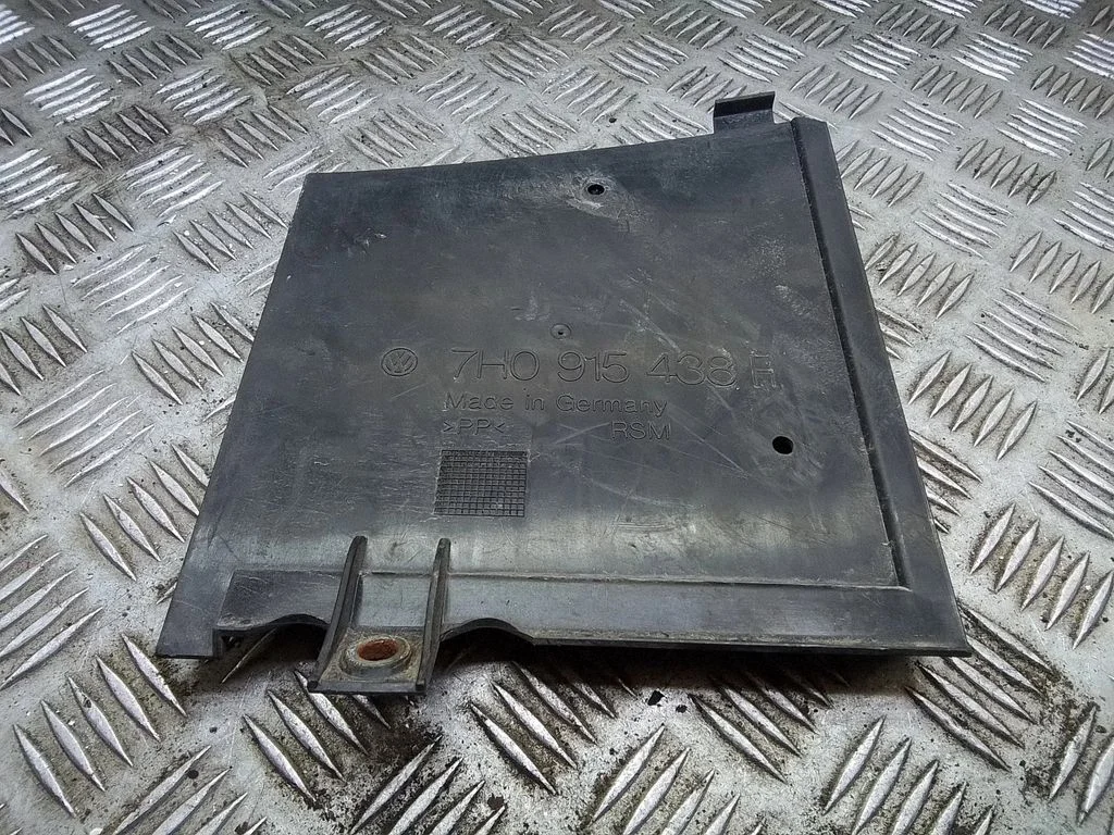 Battery tray heat shield – Volkswagen Multivan T5 (2003-2015)