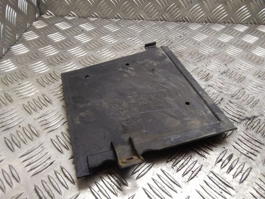 Battery tray heat shield – Volkswagen Transporter - Caravelle T5 (2003-2015)