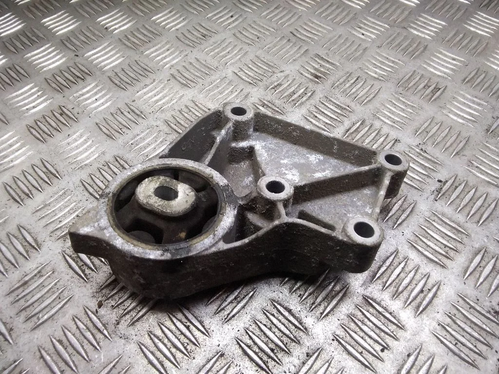 Rear differential/diff mount bracket – Volkswagen Phaeton (2002-2016)