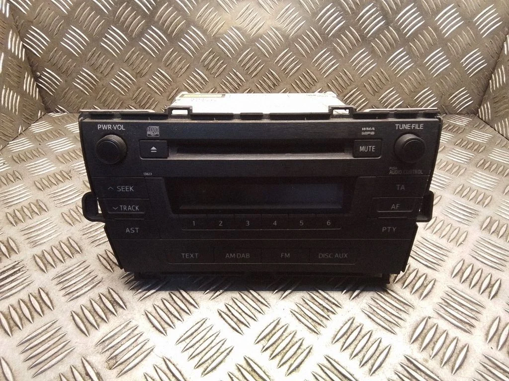 Radio, odtwarzacz CD/DVD, nawigacja – Toyota Prius (XW30) (2009-2015)