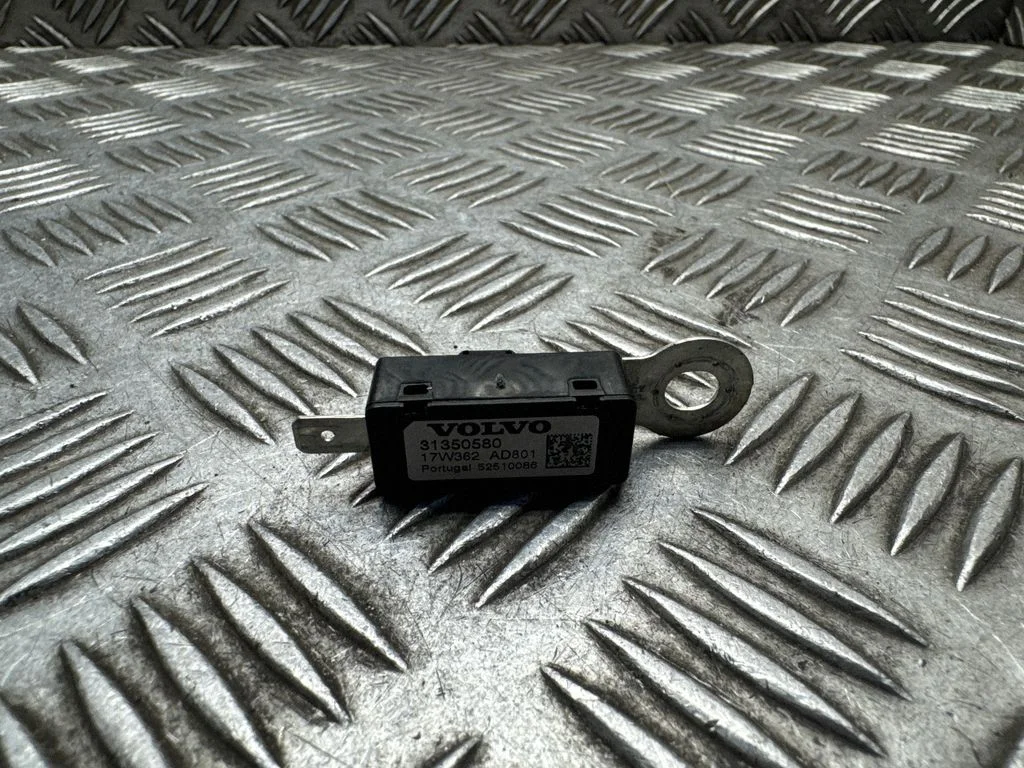Antenas pastiprinātājs – Volvo XC90 (2014-)