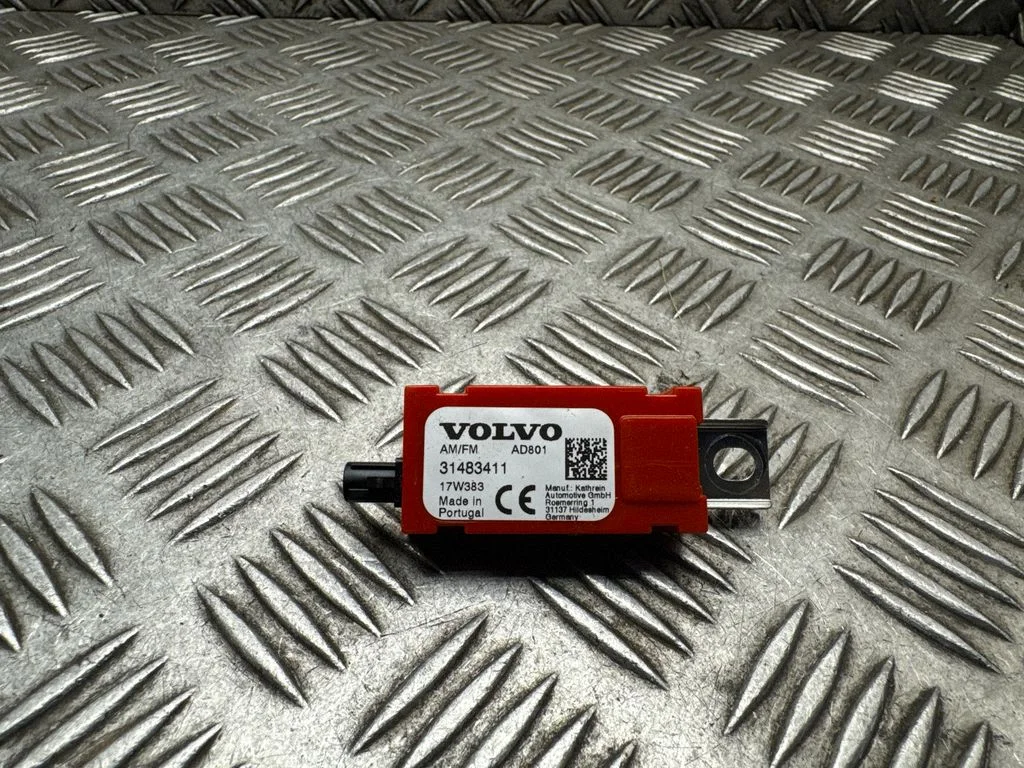 Antenas pastiprinātājs – Volvo XC90 (2014-)