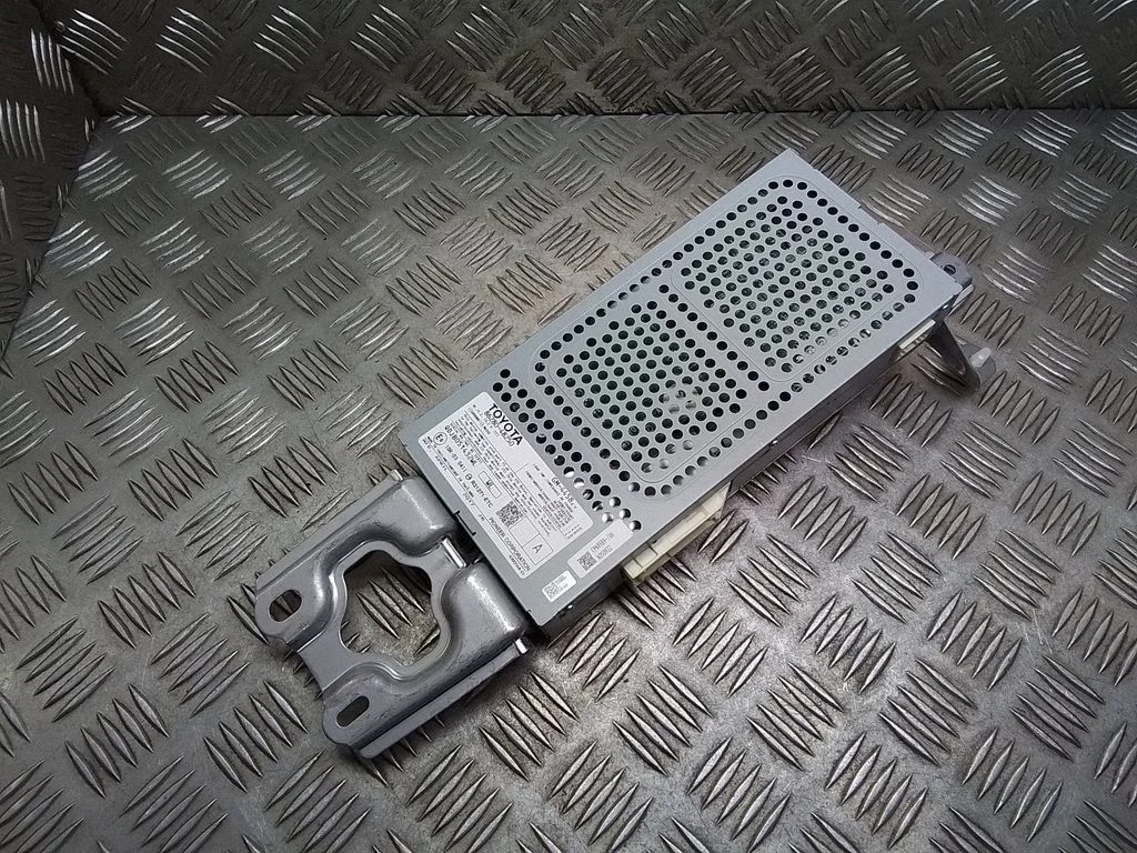 Sound amplifier – Lexus RX 450H (2016-)