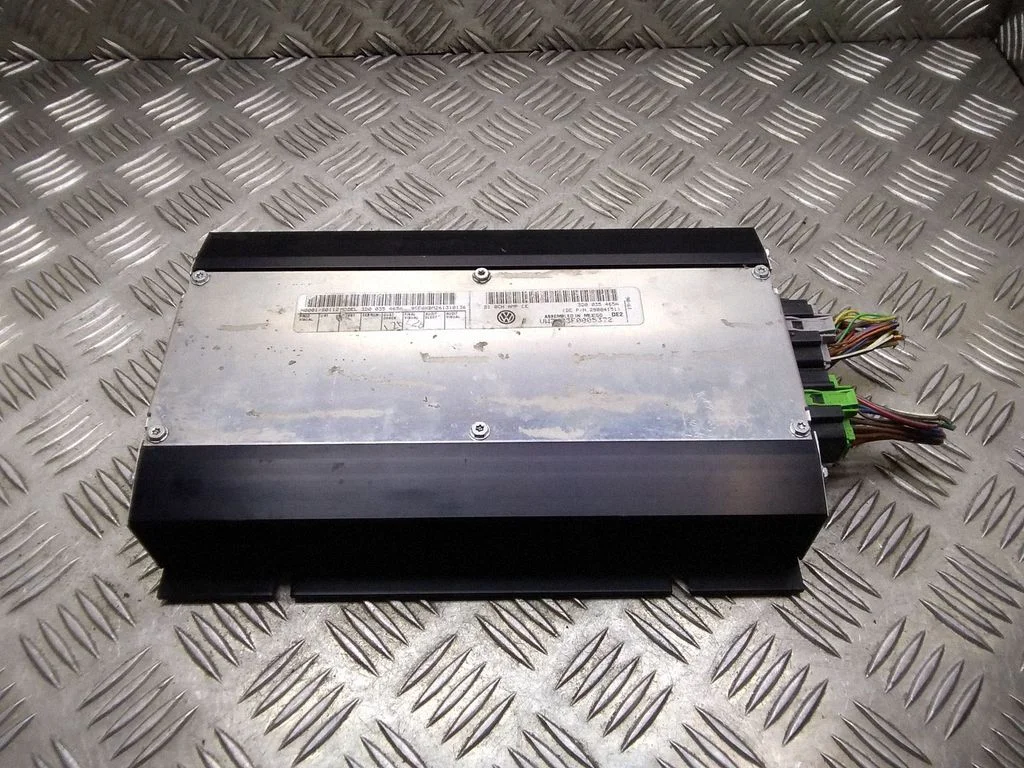 Sound amplifier – Volkswagen Phaeton (2002-2016)