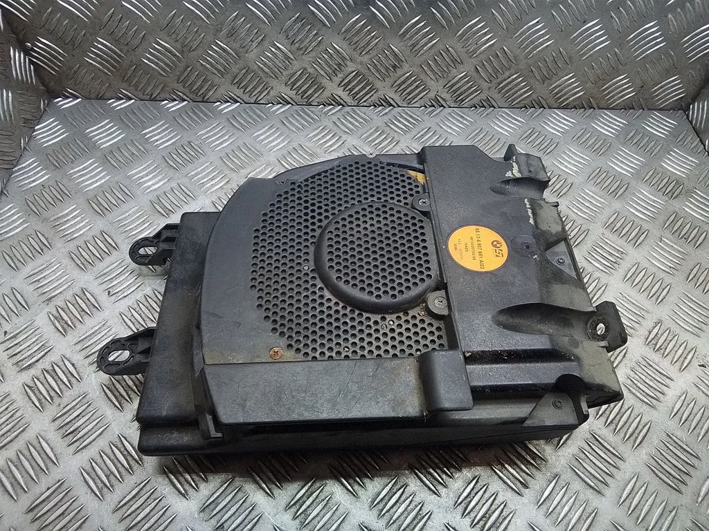 Subwoofer speaker – BMW 7 Series E65 E66 (2001-2008)